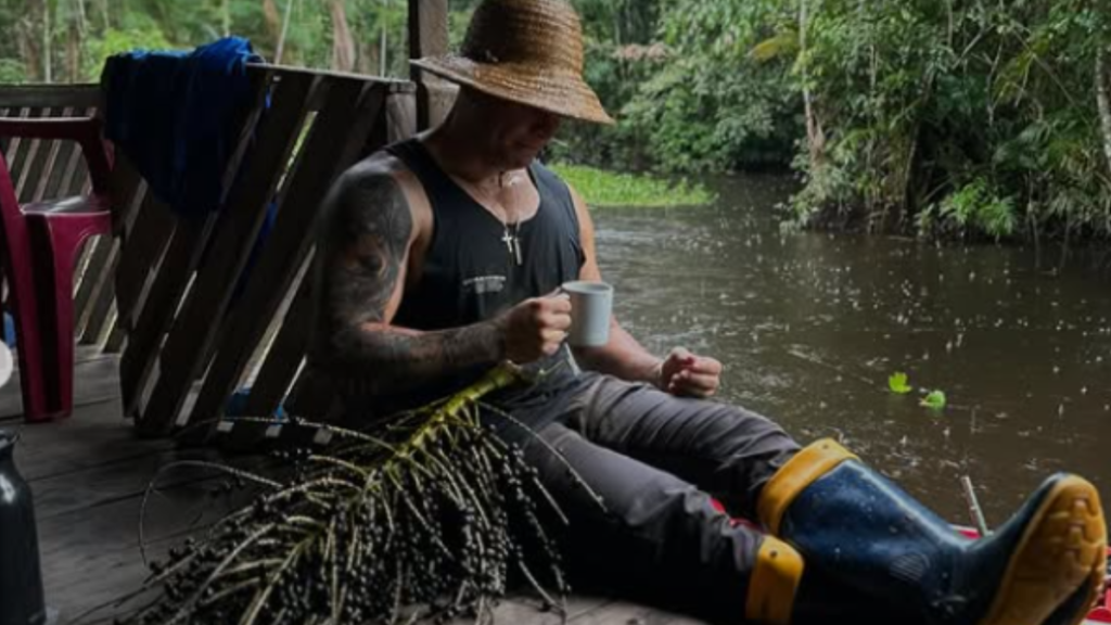 Açaí from Pará: History, Riverside Culture, and Sustainability in the Amazon 2 Belém Brazilian Açaí from Pará harvested by Tiago da Silva near the river in a traditional riverside community
